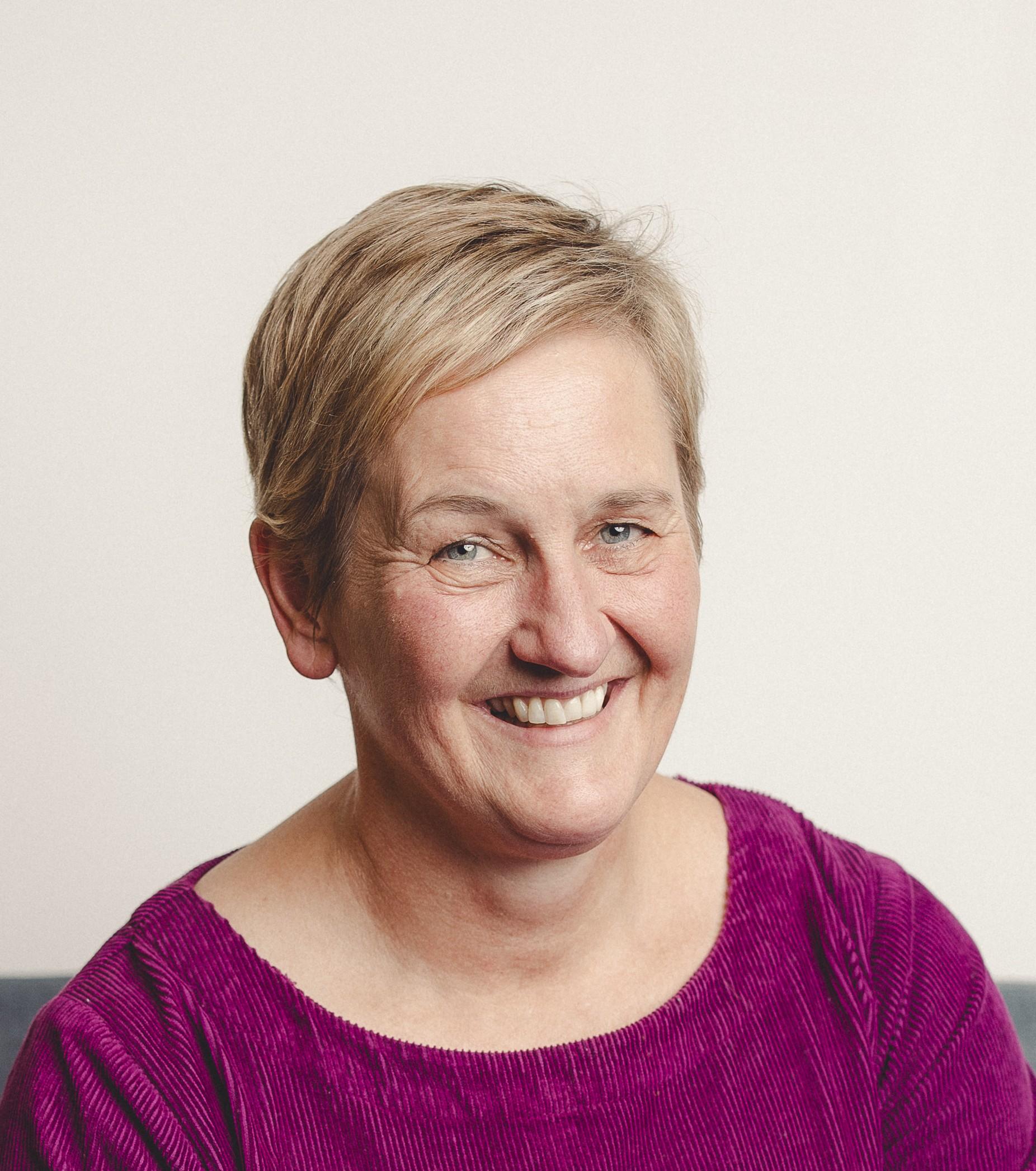 2. Headshot Priscilla Ennals