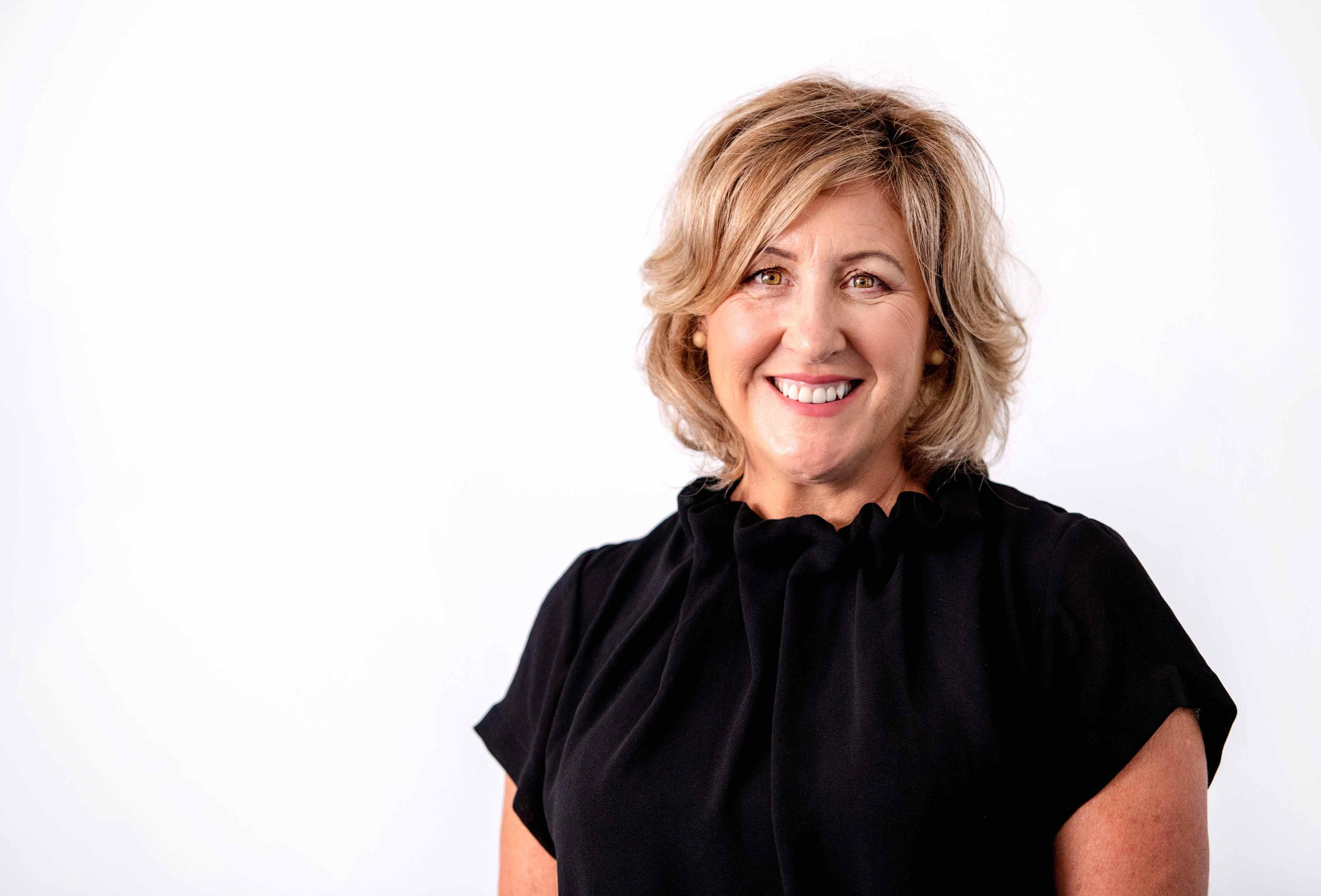 Leanne Healey Headshot Lh
